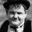 Oliver Hardy als Party Guest at Punch Bowl