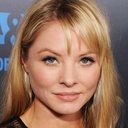 Kaitlin Doubleday als Amy