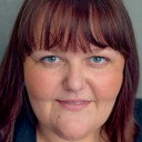 Laura Guest als Midwife