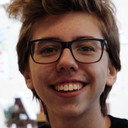 Júlia Zoppas als Tomate Stevie Gerson