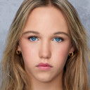 Mischa Heywood als Cathy