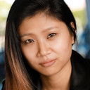 Leah Jung Carroll als Beth