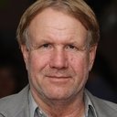 Larry Poole als Chester Hammond