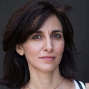 Katira Maria als Dr. Jane Wallace
