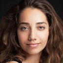 Özge Özacar als Arzu