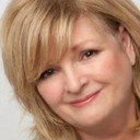 Alex Hall als Mrs. Penberthy