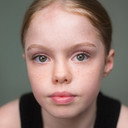 Hannah Dargan als Young Mina