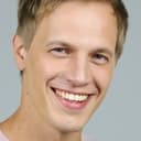 Valentyn Tomusiak als Guy 2