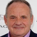 Paul Guilfoyle als Head Chef