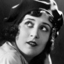 Rose Blossom als Lucille Bascom