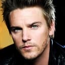 Riley Smith als Johnny