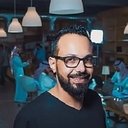 Mohammed Sendi als Captain Hekmah
