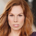 Maggi Mayfield als Carly