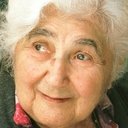 Esther Gorintin als Julie