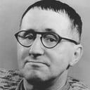 Bertolt Brecht, Story