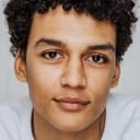 Evan Ellison als Sebastian Zelle