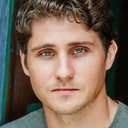 Joshua Brennan als Skinny