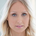 Natasha Voya als Carlie
