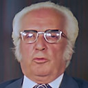 Hayri Karabey als Rıza Hoca/Coğrafya öğretmeni