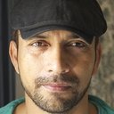 Deepak Dobriyal als Thapa