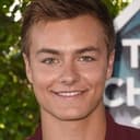 Peyton Meyer als Lucas Friar