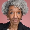 Claudia Robinson als Mrs. Tarrell