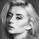 Nina Burns als Lauren
