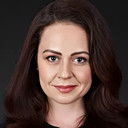 Özlem Türay als Lale