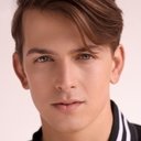 Aiden Howard als Jimmy Simpson