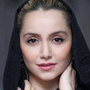 Nazanin Bayati als Nava