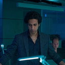 Taha Alidoosti als Director Mossad