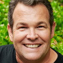 Gus Worland als Nationals Announcer