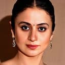 Rasika Dugal als Ishrat