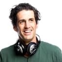 Andy Lee als Host