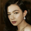 Jennica Garcia als Self - Host