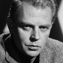 Dan O'Herlihy als Detective Phil Butler