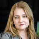 Laëtitia Richard als Institutrice