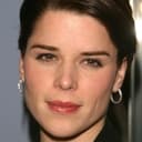 Neve Campbell als Loretta 'Ry' Ryan