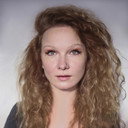 Anna Rakhvalova als Sarah