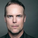 Bryan Okes als Buzzkilling Bodyguard