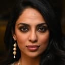 Sobhita Dhulipala als Pramoda Reddy