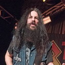 John DeServio als Bass