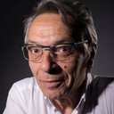 Tony River als Doctora Noticia
