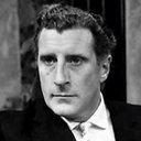 Nigel Green als Sir Nyland Smith