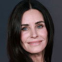 Courteney Cox als Gloria Dinallo