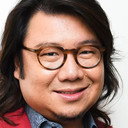 Kevin Kwan als Texting Author
