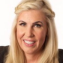 Nikki Fox als Self - Host