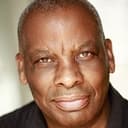 Don Warrington als General Secretary