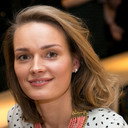 Jurgita Jurkutė als Mergina prie šulinio