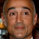 Andrew Ridgeley als Man in Audience at Homeless Shelter Benefit (uncredited)